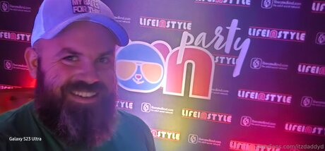 Itzdaddyd model nude galleries