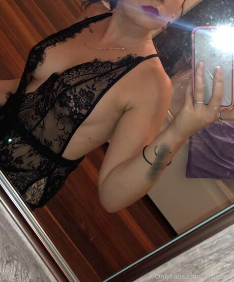 Rosielee9 pornstar adult image