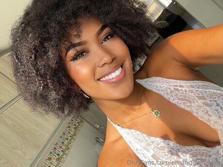 Emanuela Ebony top model pic