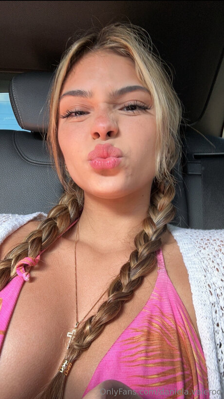 Daniela Valeroo model erotic photos