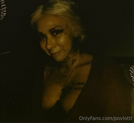 povlotti model pornographic picture