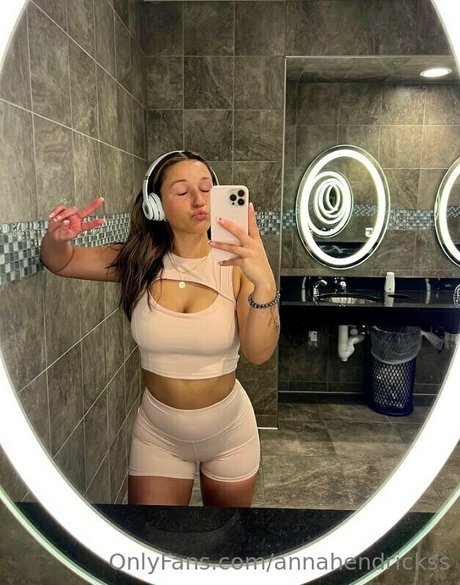 annahendrickss model high quality photos