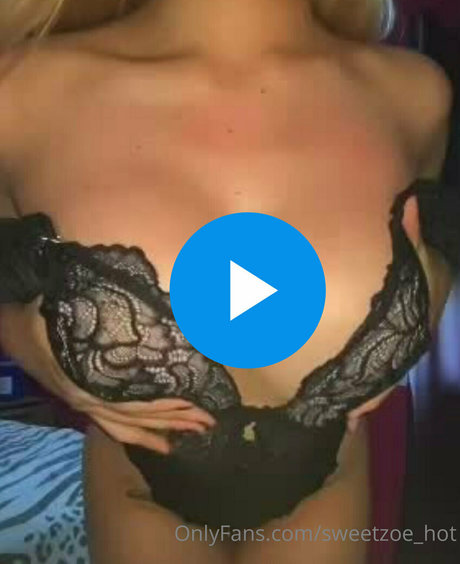 sweetzoe hot nude pornstar img