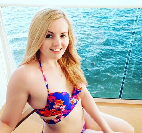 Suzy Lu star exclusive pics