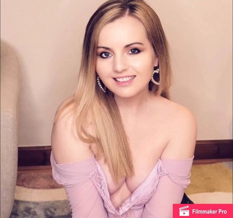 Suzy Lu sexy star photo