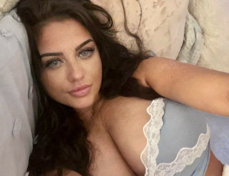 Urgrlkc naked actress galleries