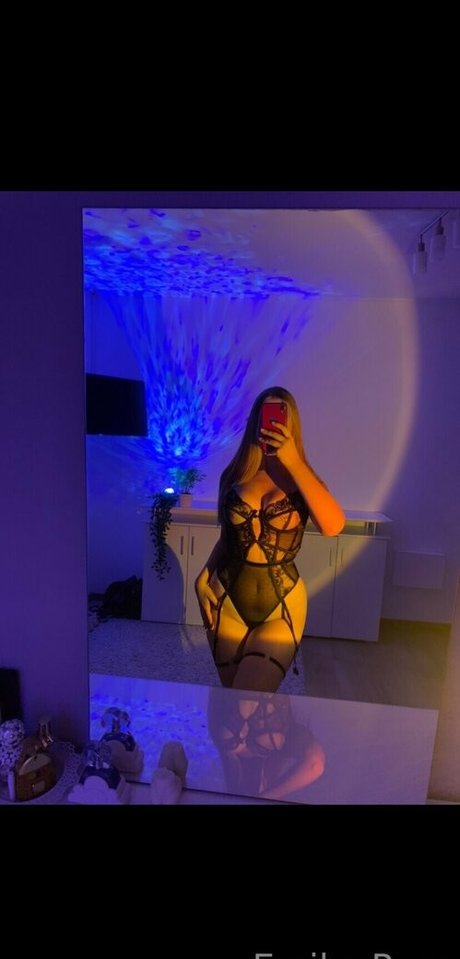 emilyxross hot actress img