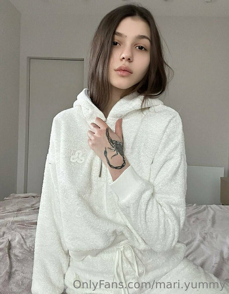 mari yummy nude actress gallery