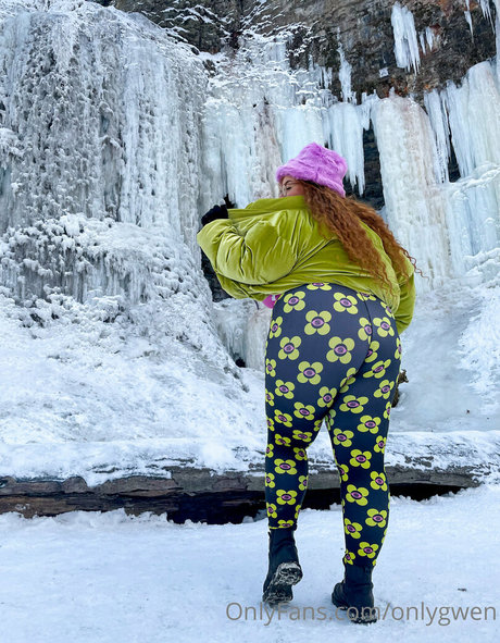 onlygwen art star photo