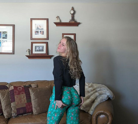 nayrockstar3 model erotic image