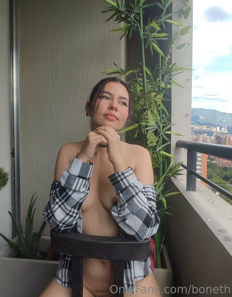 boneth model sexy gallery