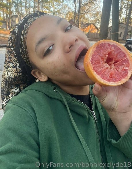 bonniexclyde18 art actress gallery