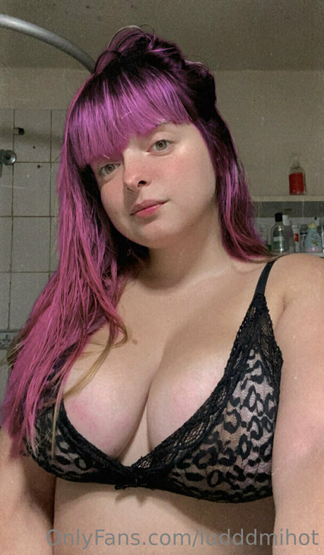 luddmihot naked model gallery