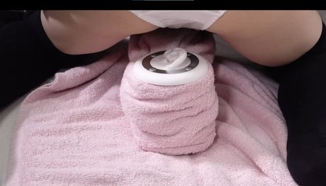 Otonashi Kurumi naked model photo