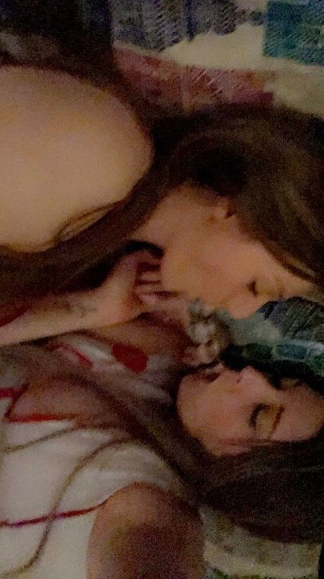 Itsdanielle92x model porn pics