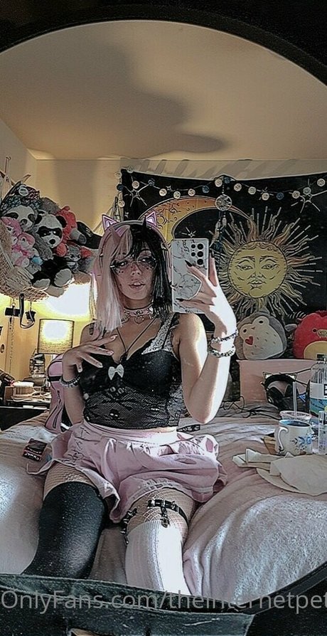 theinternetpet model pretty photo