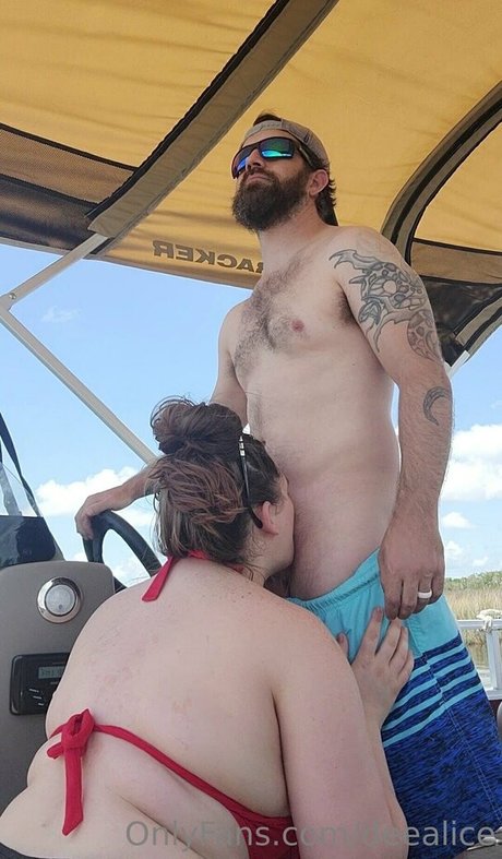 deealice exclusive model image