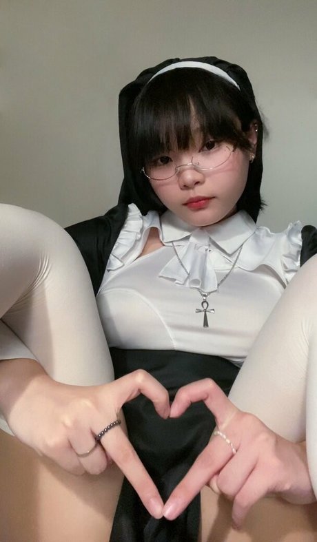 yukxwaii erotic model archive