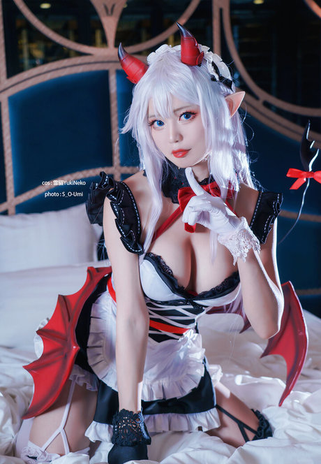 Yuki Neko naked pornstar img