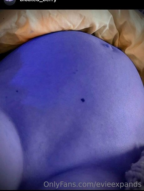 evieexpands pretty model img