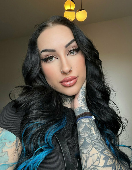 yami liia model perfect pic