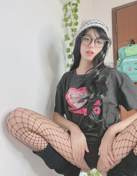 annekuronofree model art galleries