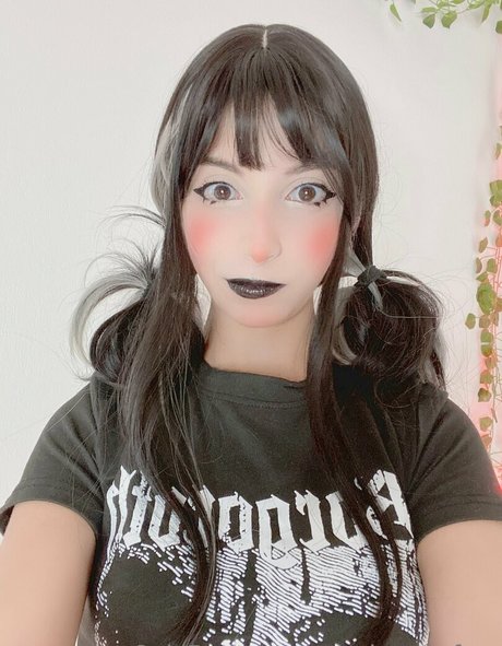 annekuronofree model xxx gallery