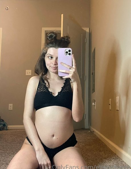 ellabelleeee pornographic star galleries