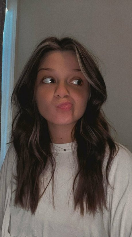 ellabelleeee nude model gallery