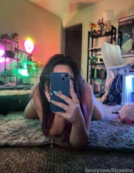 Strawbre art model images