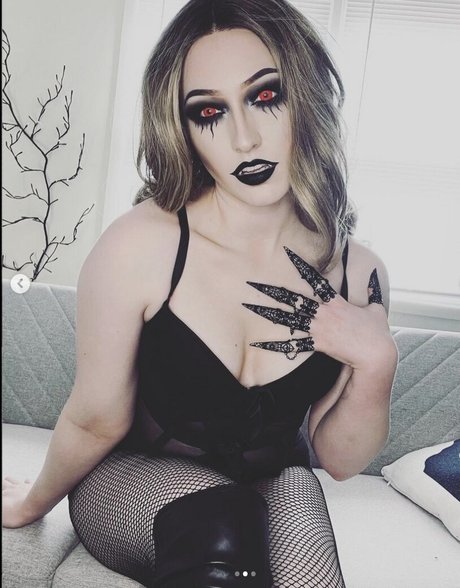 MaisieLynnie pornstar pics