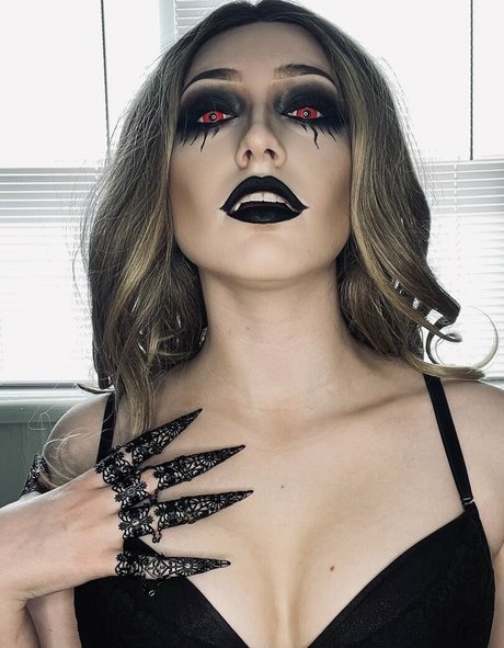 MaisieLynnie nude actress pic