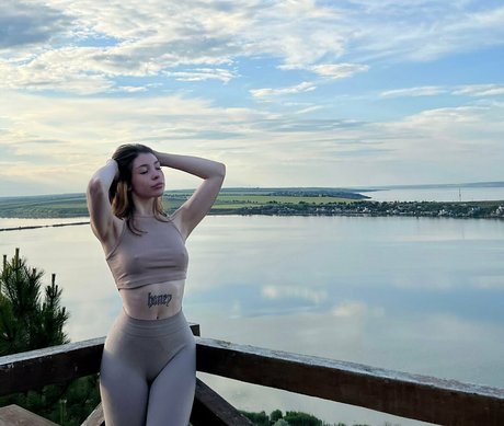 lilu20 exclusive model picture