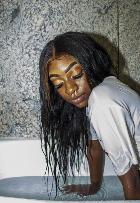 siryoga exclusive model image