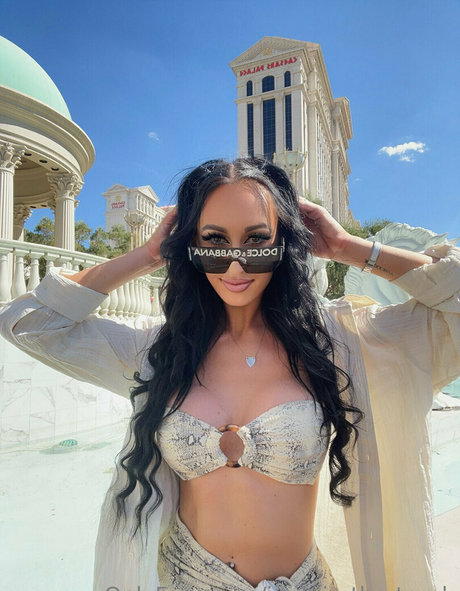 elleventures model porn photos