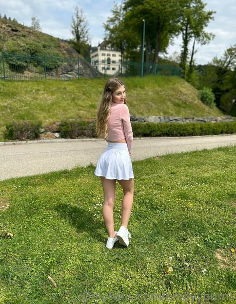 emilyyburns star adult picture