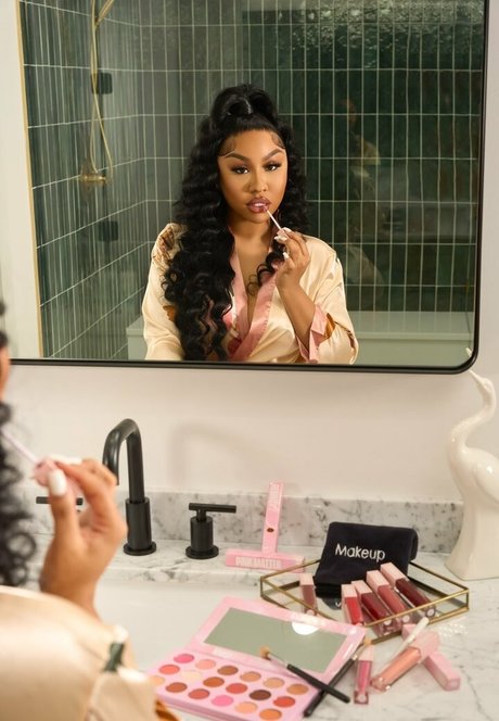 Ari Fletcher hd actress gallery