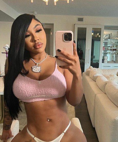 Ari Fletcher star pretty pictures