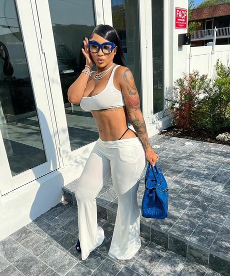 Ari Fletcher model xxx gallery