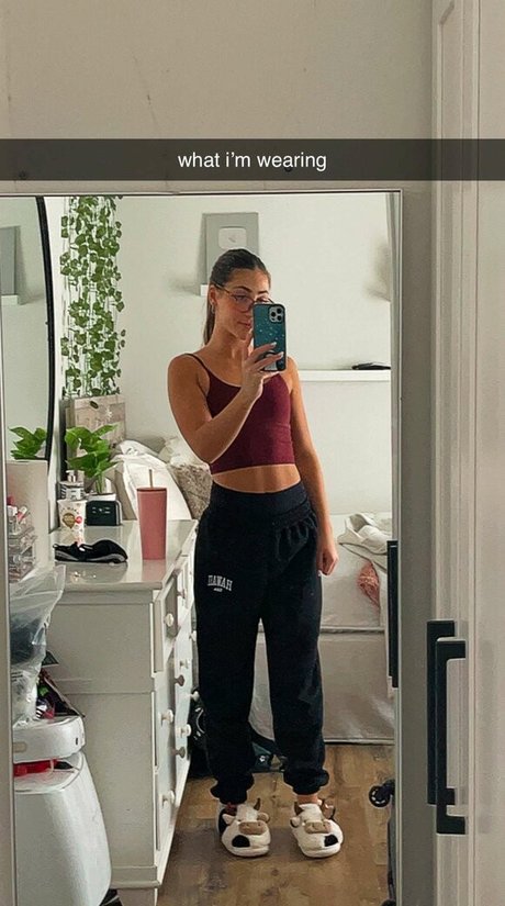 Jenna Sinatra hot star pic