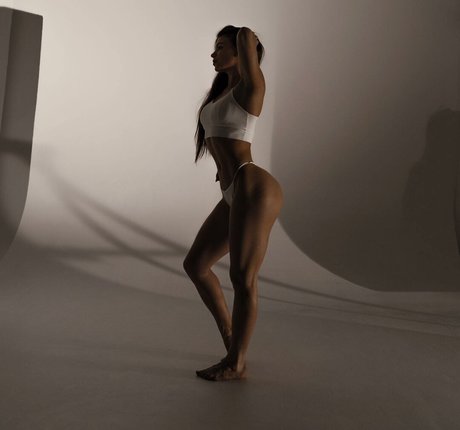 Dasha Semenova model naked img