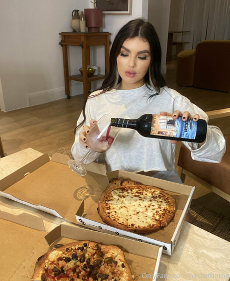 nicolethorne star sexy photos