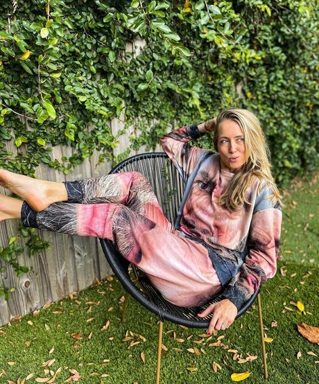 Allie Wes high quality model img