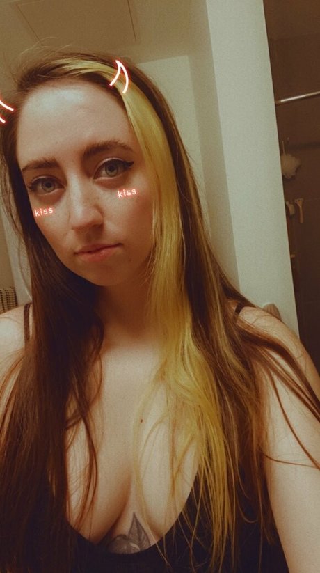 caroliiiiine xxx model photo