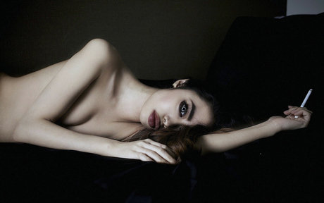 Naomi Black star sexy images