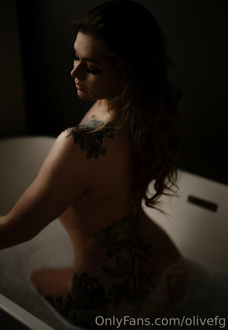 olivefg naked star images