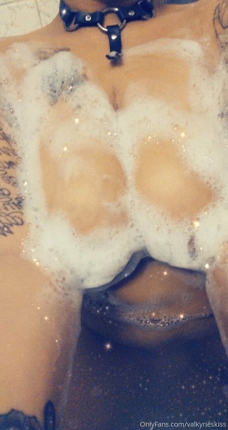 valkyrieskiss sexy model image