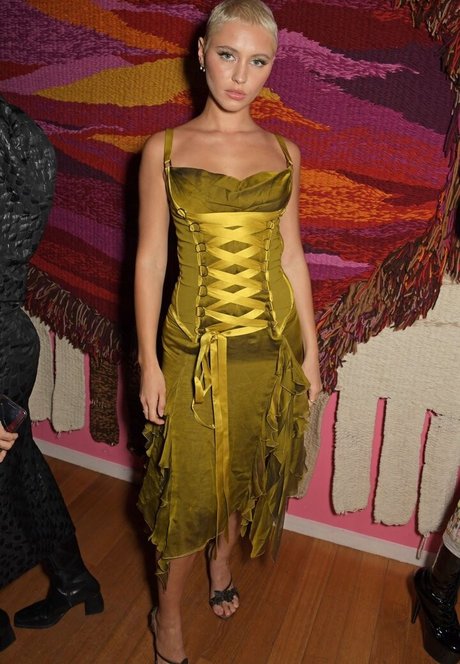 Iris Law model top picture