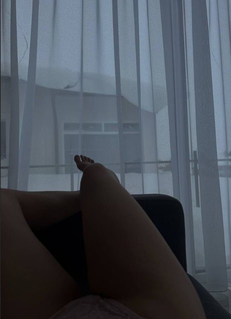 Dash Milash star nude photo