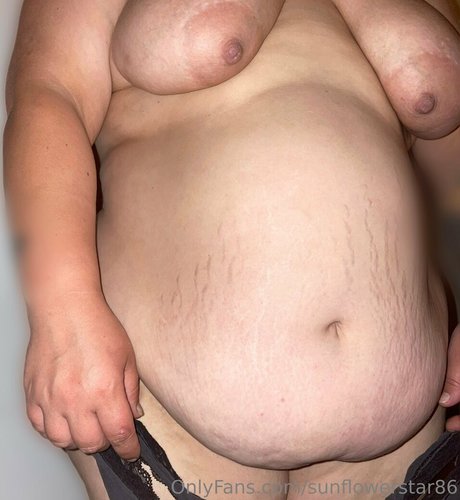 sunflowerstar86 naked model image